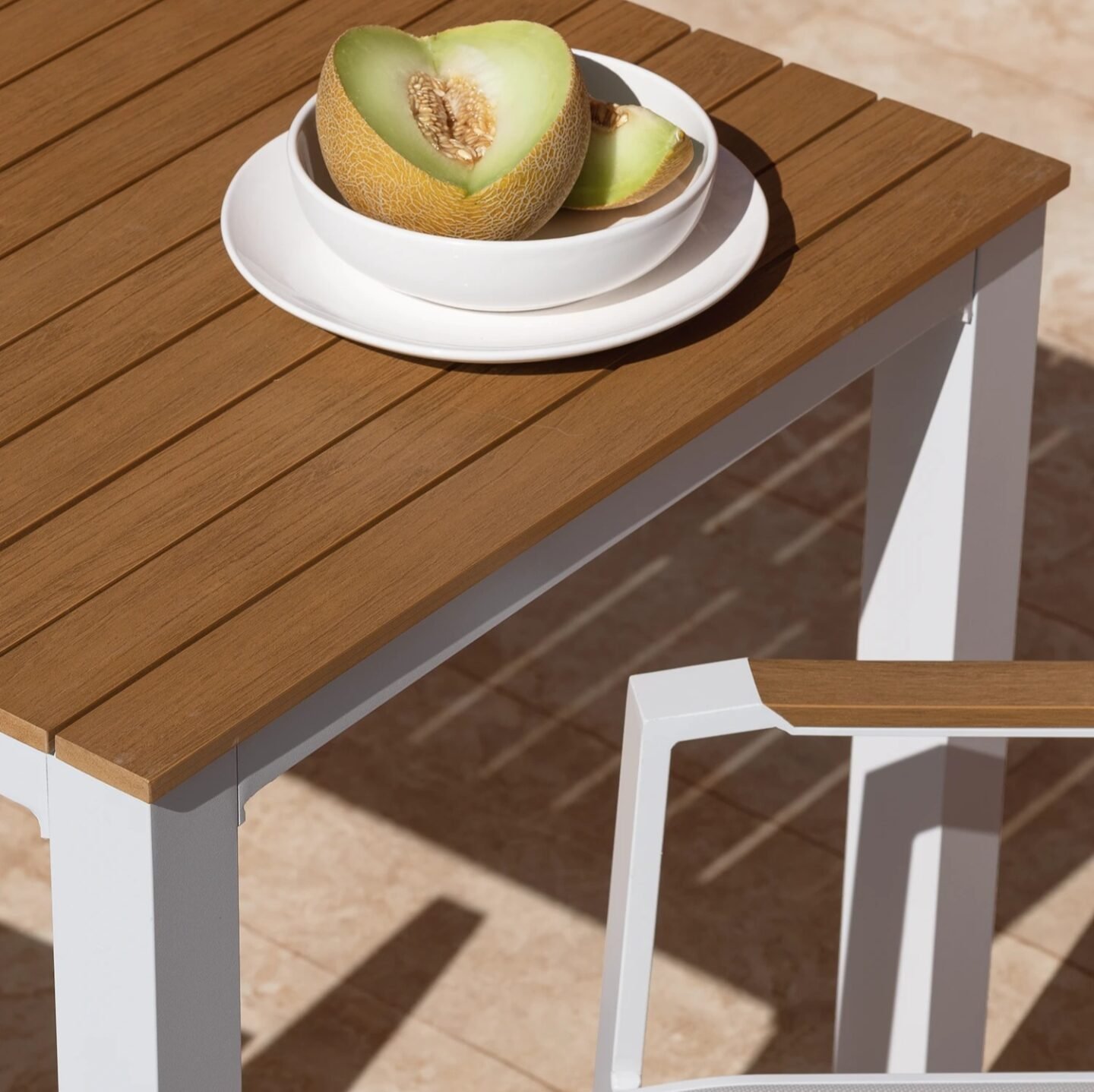 Osaka garden dining table 130x70 and 4 chairs made of aluminum and white textilene - Image 2